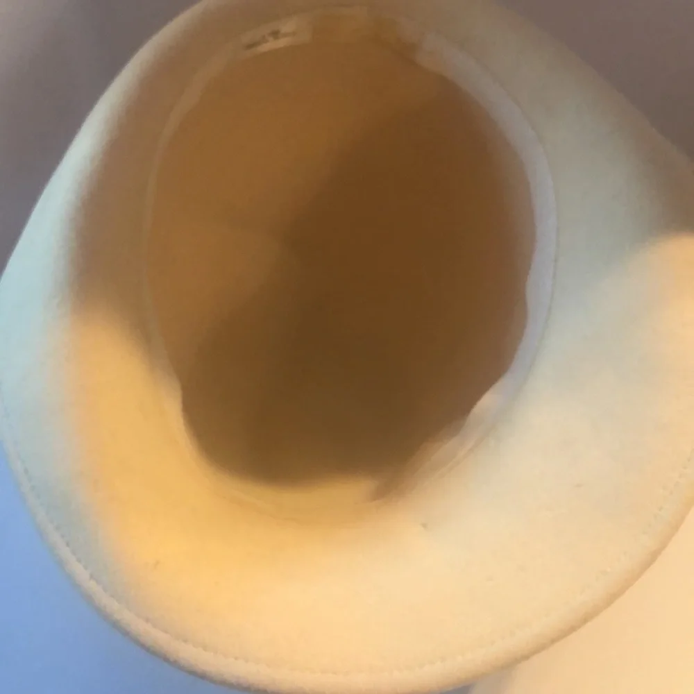 Woman’s rare cream wool VTG hat